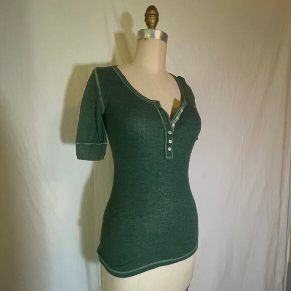 Vintage Y2K Green Hollister Short Sleeve Fitted Long Henley Top - Picture 2 of 7